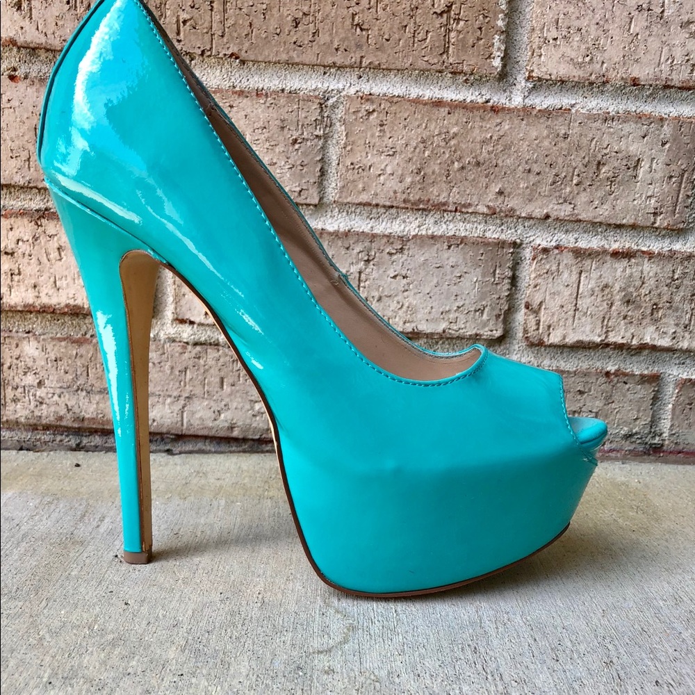 Steve Madden aqua blue pump